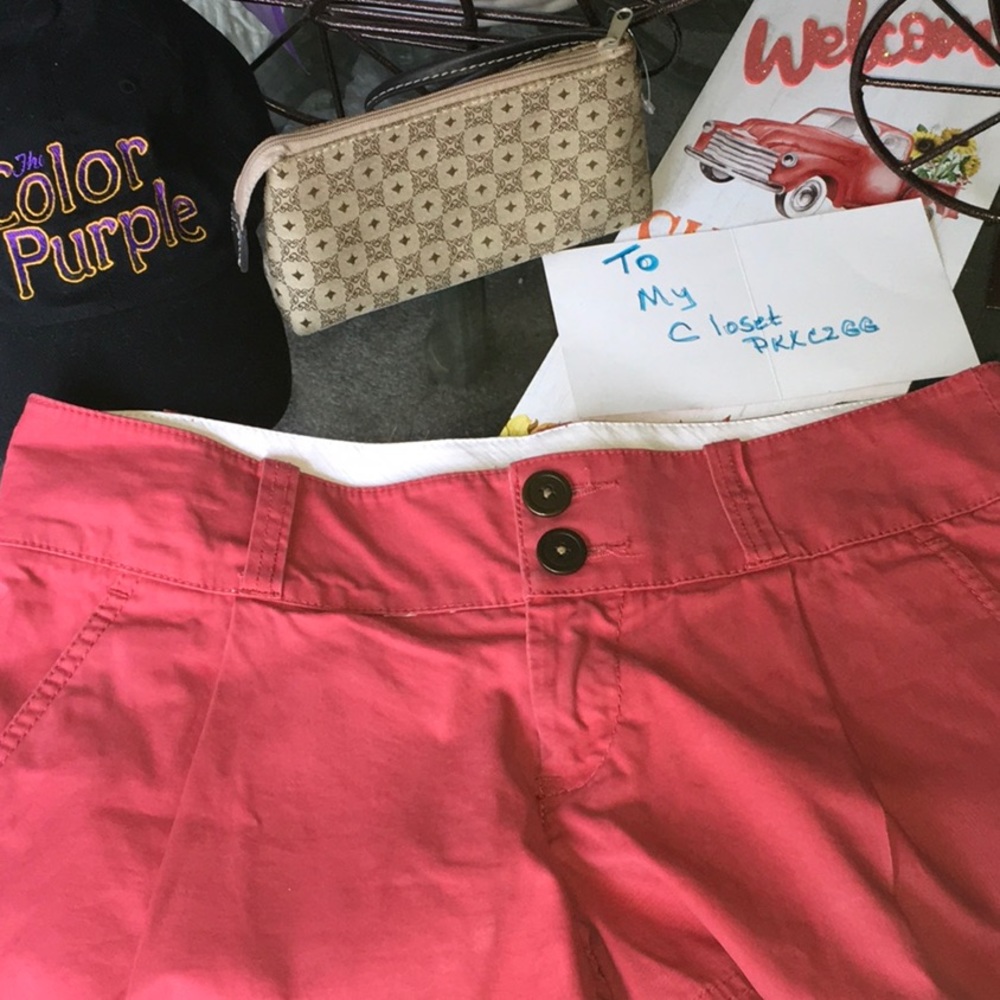 Fossil coral shorts size 6